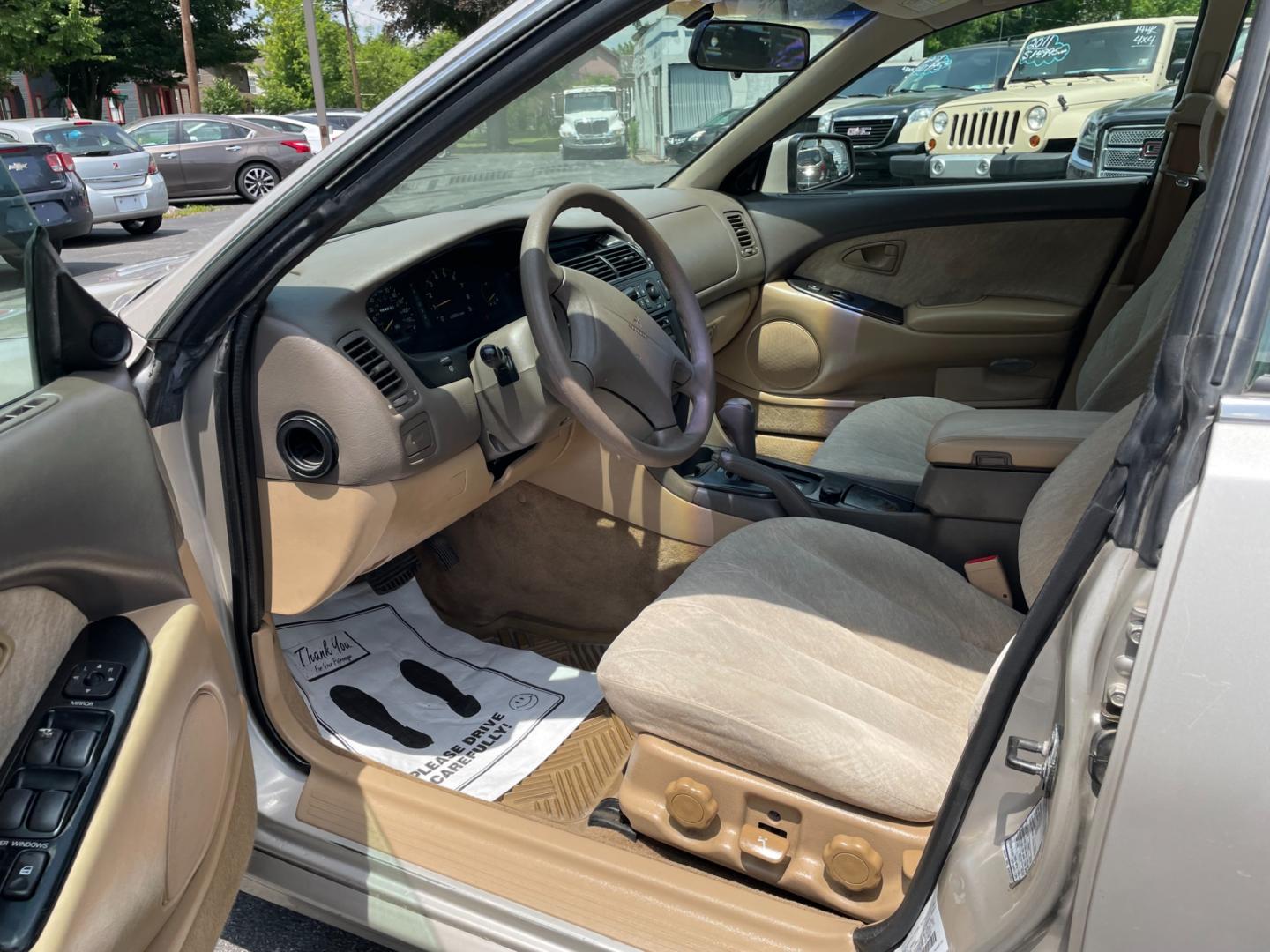 2001 silver Mitsubishi Diamante ES (6MMAP57P01T) with an 3.5L V6 SOHC 24V engine, 4-Speed Automatic Overdrive transmission, located at 101 N. Main Street, Muncy, PA, 17756, (570) 546-5462, 41.207691, -76.785942 - Photo#4